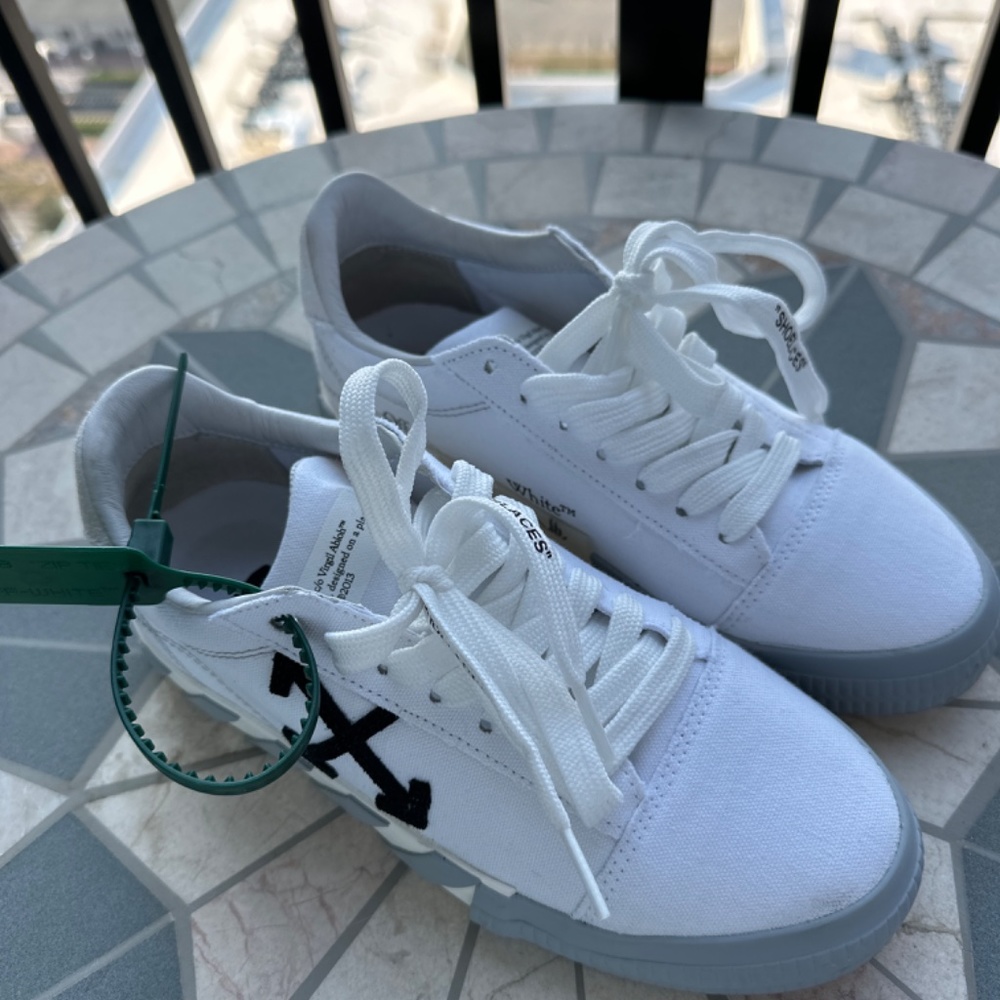 Off white - Picture 3 of 3